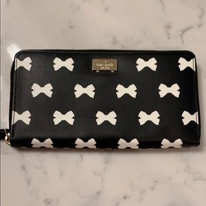 Kate spade bow wallet